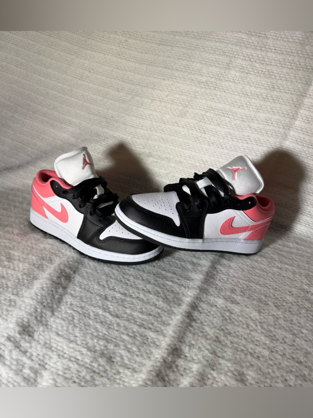 🩷Jordan Low Top Sneakers - White/Black/Pink✨Super clean colorway🖤